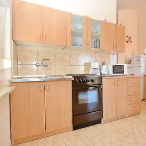 Apartment Stefi, Vir